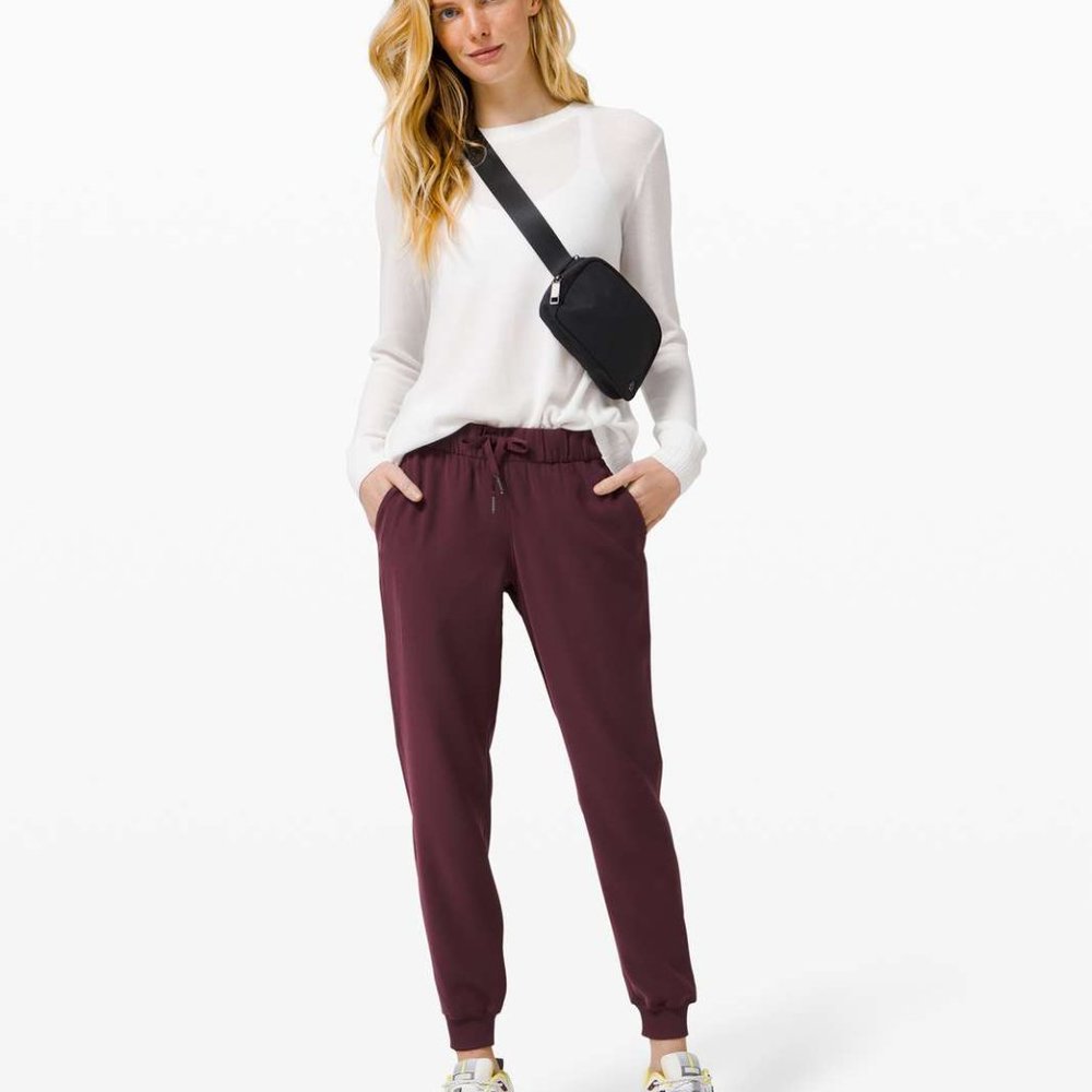 Lululemon On the Fly Jogger Pant 28" - Cassis